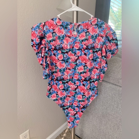 Floral Ruffle Sleeve Bodysuit - Picture 2 of 5